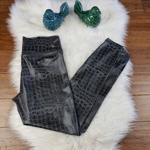 Zyia metallic black croc print light n tight hi rise leggings size 12